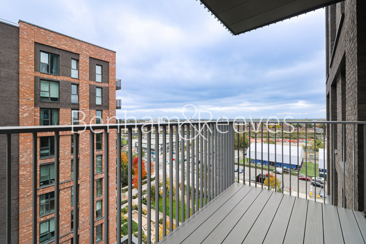 2  bedrooms flat to rent in Viola House, Greenleaf Walk, UB1-image 5
