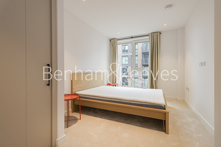 2  bedrooms flat to rent in Viola House, Greenleaf Walk, UB1-image 10