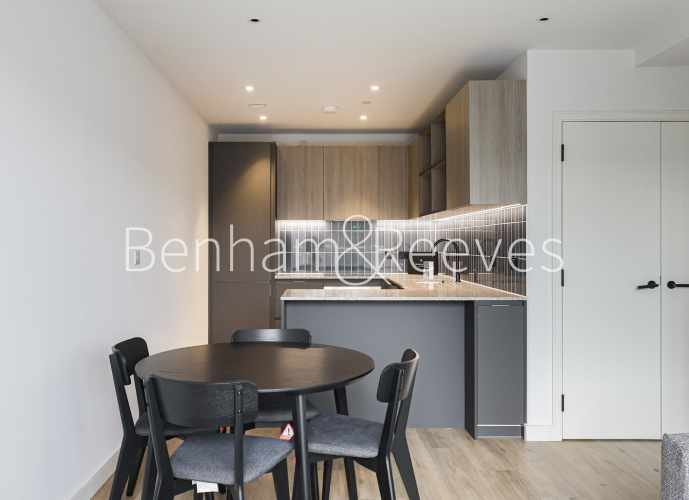2  bedrooms flat to rent in Viola House, Greenleaf Walk, UB1-image 3