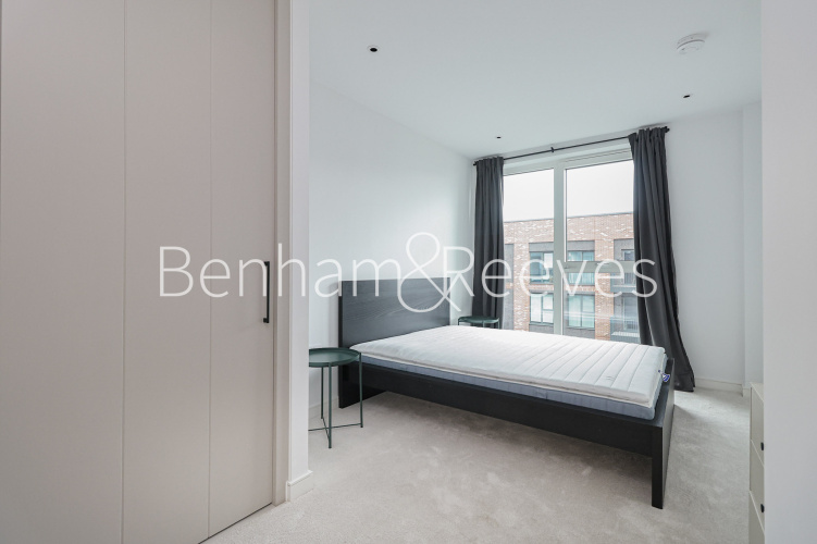2  bedrooms flat to rent in Viola House, Greenleaf Walk, UB1-image 4
