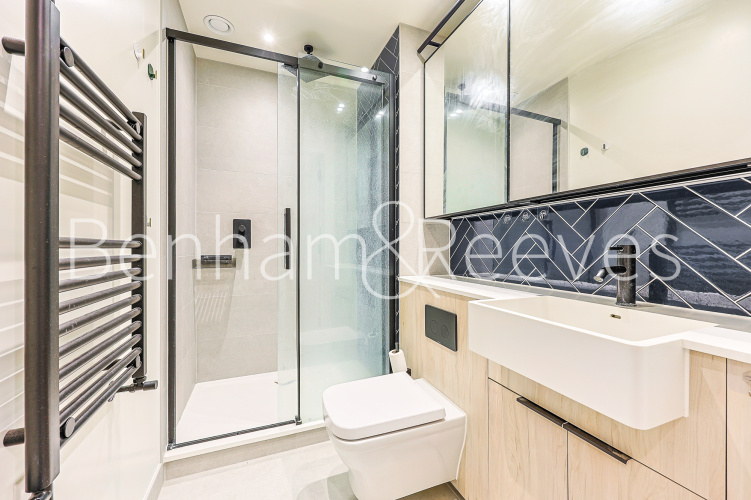 2  bedrooms flat to rent in Cedrus Avenue, Southall, UB1-image 4