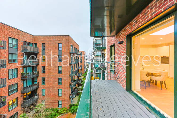 2  bedrooms flat to rent in Cedrus Avenue, Southall, UB1-image 5