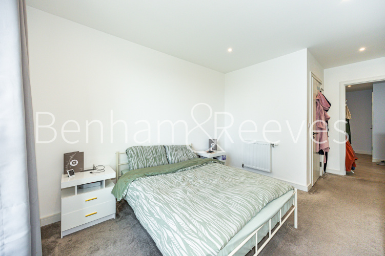2  bedrooms flat to rent in Edwin House, Accolade Avenue, UB1-image 9