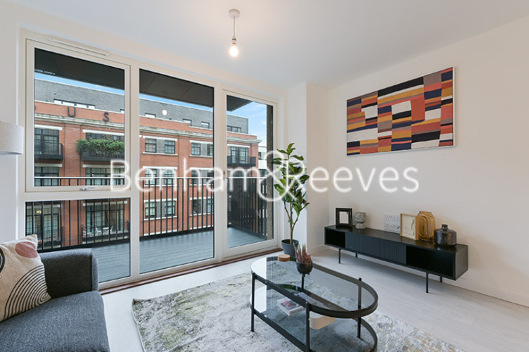 2  bedrooms flat to rent in Farine Avenue, Hayes, UB3-image 1