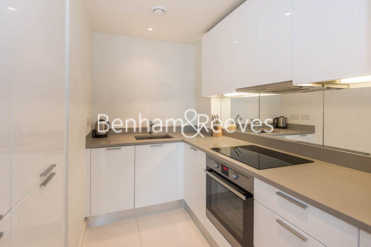 1  bedroom flat to rent in Station Approach, Hayes, UB3-image 2