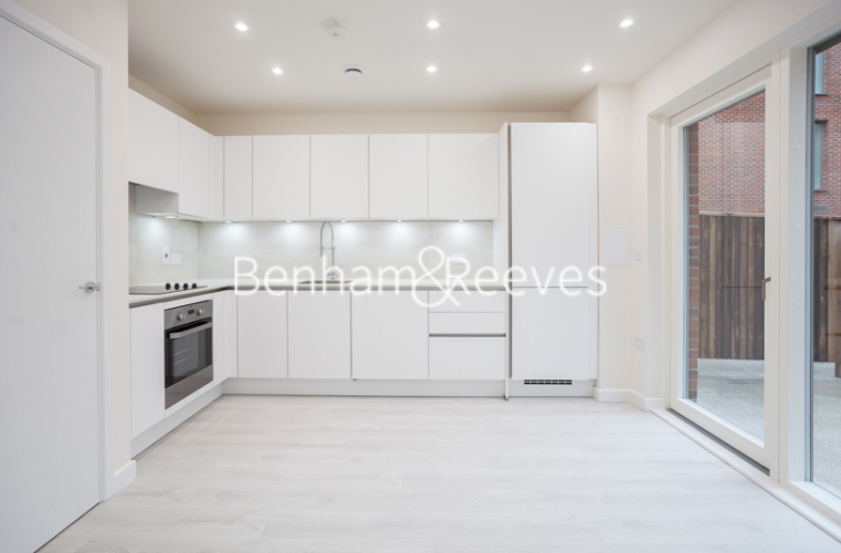 3  bedrooms flat to rent in Lensview Close, Harrow, HA1-image 2