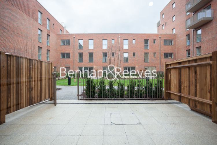 3  bedrooms flat to rent in Lensview Close, Harrow, HA1-image 5