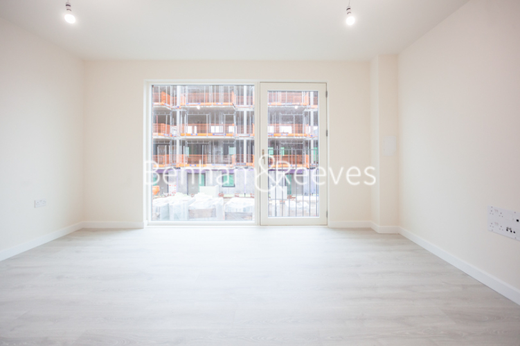 3  bedrooms flat to rent in Lensview Close, Harrow, HA1-image 6