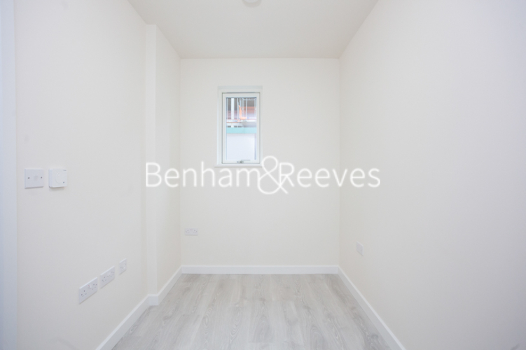 3  bedrooms flat to rent in Lensview Close, Harrow, HA1-image 9