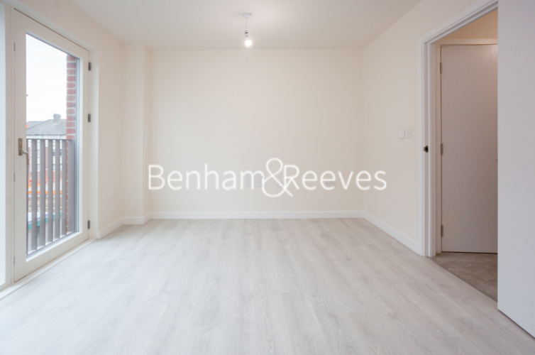 3  bedrooms flat to rent in Lensview Close, Harrow, HA1-image 12