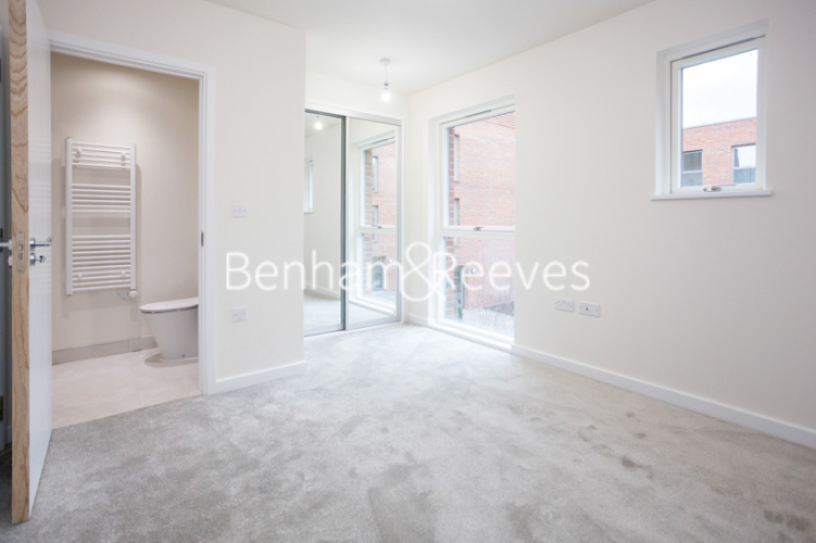 3  bedrooms flat to rent in Lensview Close, Harrow, HA1-image 14