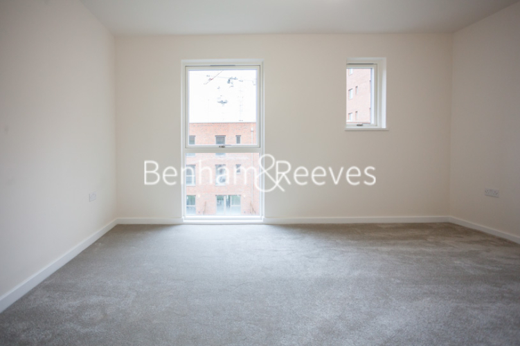 3  bedrooms flat to rent in Lensview Close, Harrow, HA1-image 17