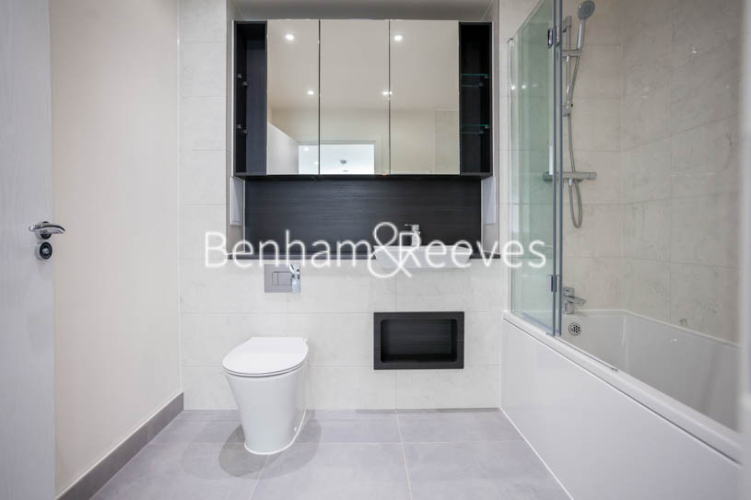 3 bedrooms flat to rent in Lensview Close, Harrow, HA1-image 5