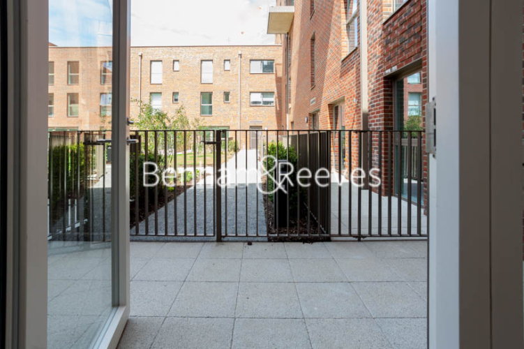 3 bedrooms flat to rent in Lensview Close, Harrow, HA1-image 7