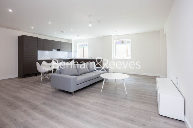 3 bedrooms flat to rent in Lensview Close, Harrow, HA1-image 9