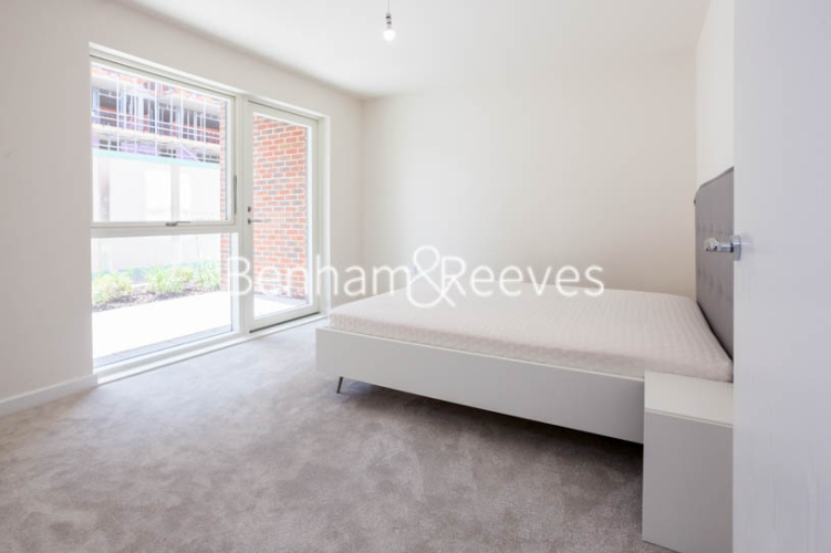 3 bedrooms flat to rent in Lensview Close, Harrow, HA1-image 14