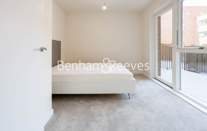 3 bedrooms flat to rent in Lensview Close, Harrow, HA1-image 15