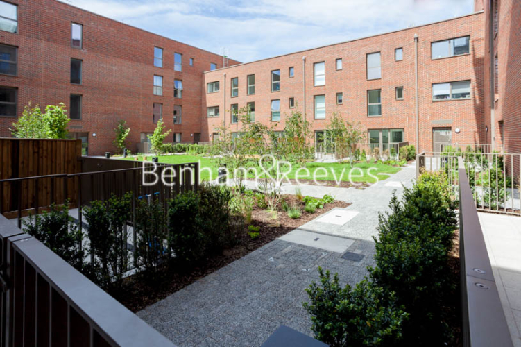 3 bedrooms flat to rent in Lensview Close, Harrow, HA1-image 17