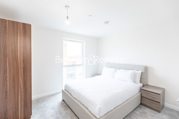 2  bedrooms flat to rent in Meadowview Close, Harrow, HA1-image 4