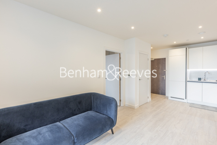 1  bedroom flat to rent in Henry Strong Road, Harrow HA1-image 1