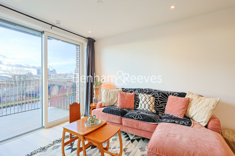 Studio flat to rent in Quay Walk, Grand Union, HA0-image 1