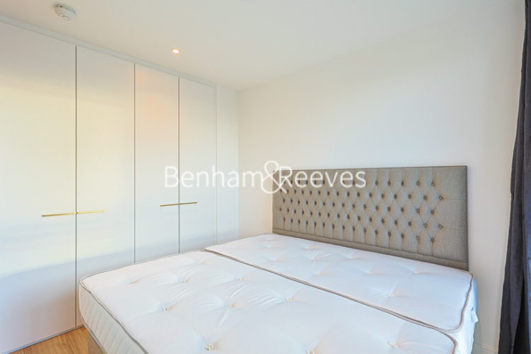 Studio flat to rent in Quay Walk, Grand Union, HA0-image 4