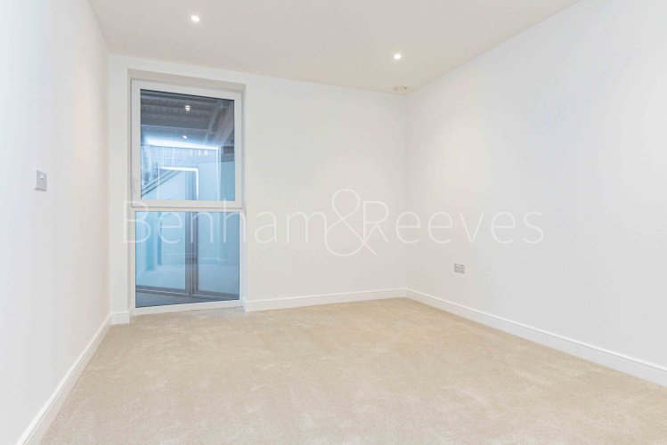 1  bedroom flat to rent in Quay Walk, Grand Union, HA0-image 3