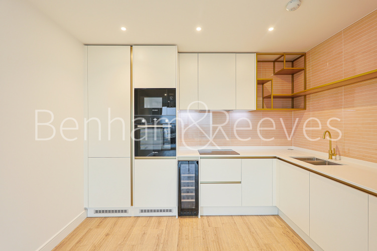2  bedrooms flat to rent in Quay Walk, Grand Union, HA0-image 2