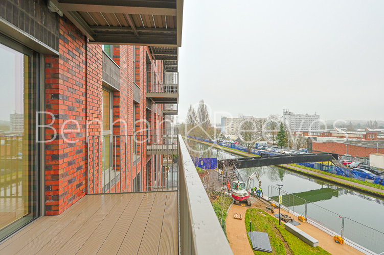 2  bedrooms flat to rent in Quay Walk, Grand Union, HA0-image 6