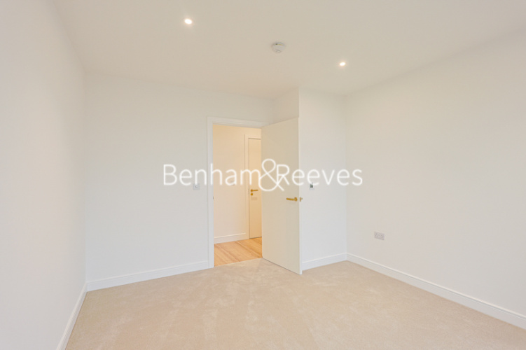 1  bedroom flat to rent in Quay Walk, Grand Union, HA0-image 1