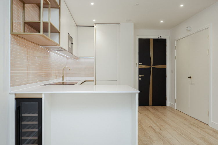 1  bedroom flat to rent in Quay Walk, Grand Union, HA0-image 2