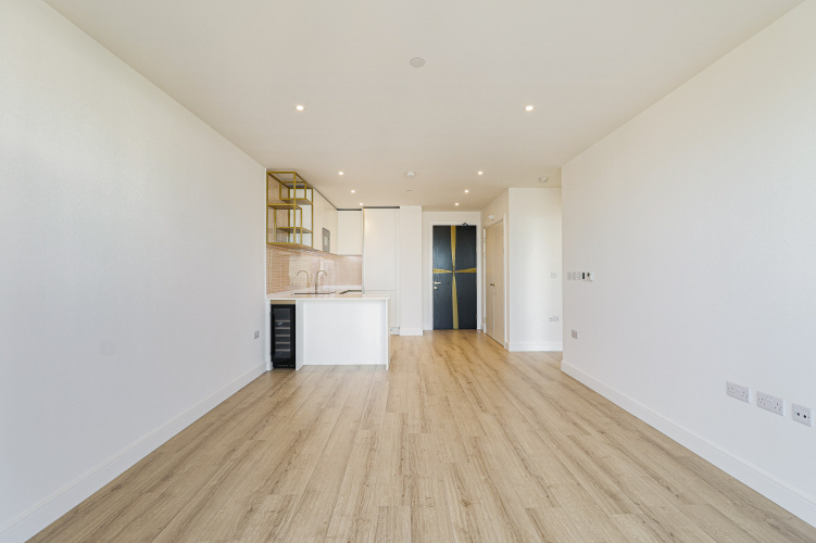1  bedroom flat to rent in Quay Walk, Grand Union, HA0-image 1