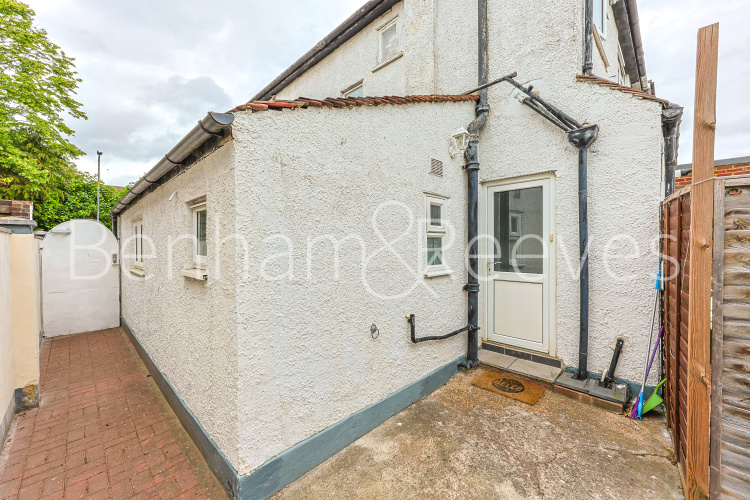 2  bedrooms flat to rent in Eton Avenue, Wembley, HA0-image 6