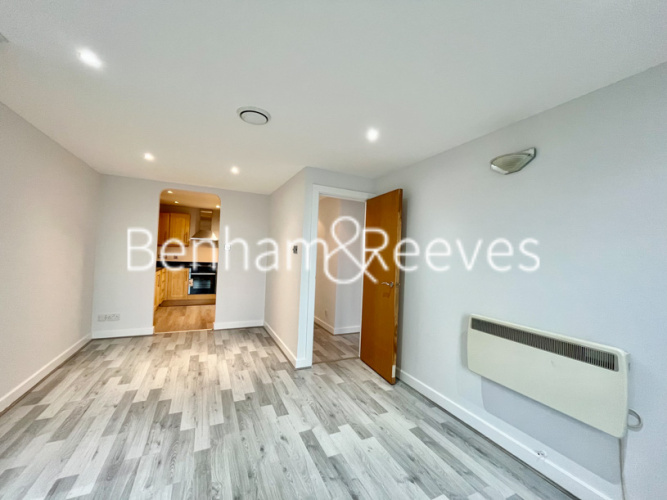 2  bedrooms flat to rent in Lyon Road, Harrow, HA1-image 5