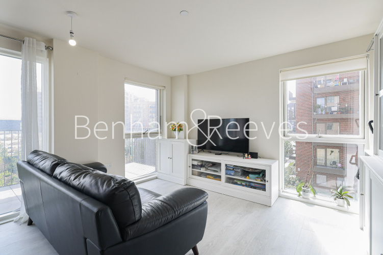 2  bedrooms flat to rent in Meadowview Close, Harrow, HA1-image 1