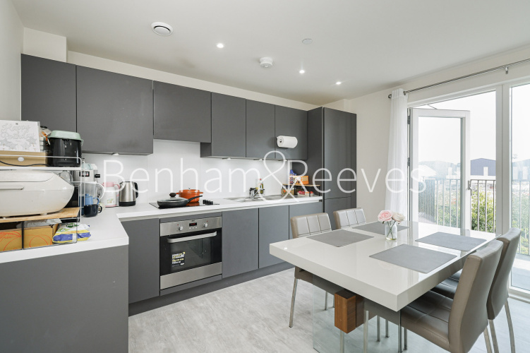 2  bedrooms flat to rent in Meadowview Close, Harrow, HA1-image 2