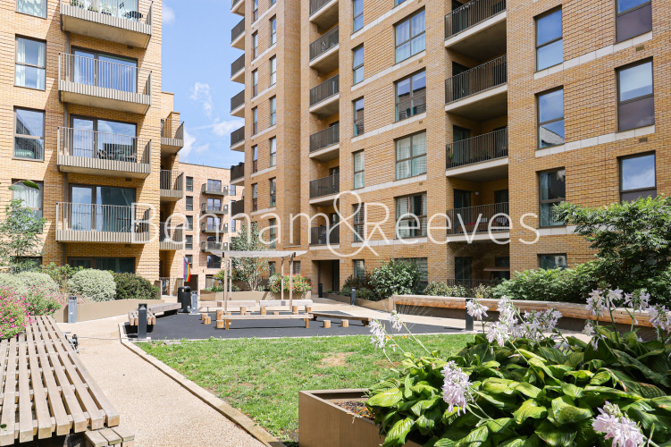 2  bedrooms flat to rent in Meadowview Close, Harrow, HA1-image 23