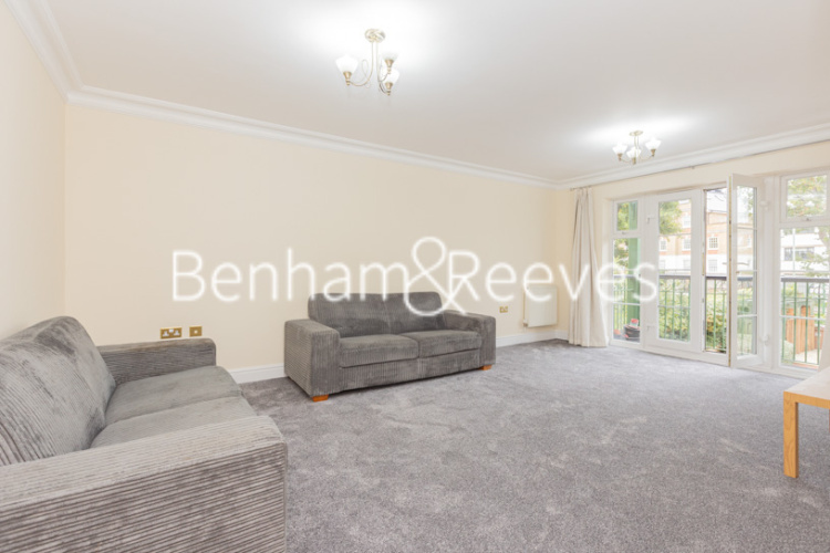 3  bedrooms flat to rent in Eastbury Avenue, Northwood, HA6-image 1