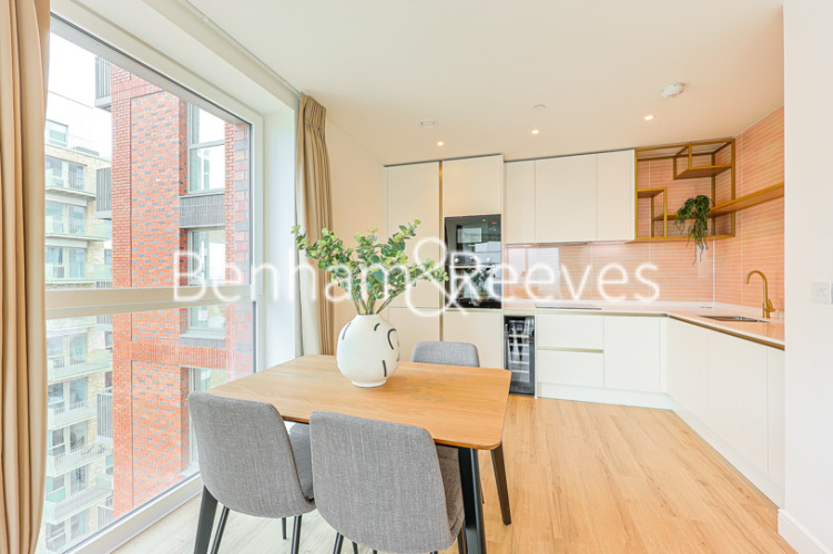 2  bedrooms flat to rent in Quay Walk, Grand Union, HA0-image 3