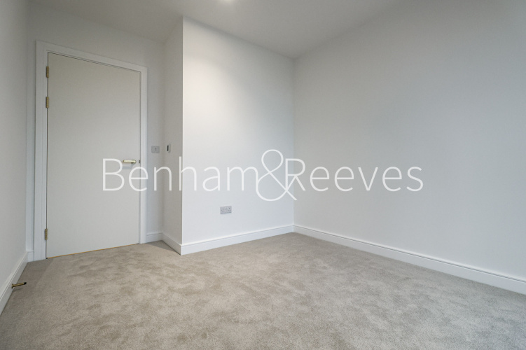 3  bedrooms flat to rent in Quay Walk, Wembley, HA0-image 9