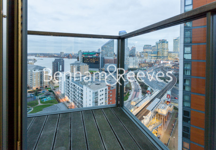 1  bedroom flat to rent in Proton Tower, Blackwall Way, E14-image 10