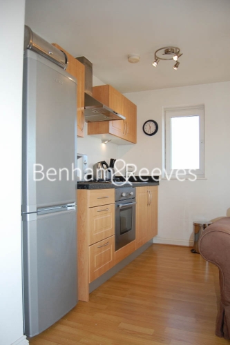 Studio flat to rent in Tarragon Court, Ilford, IG1-image 2