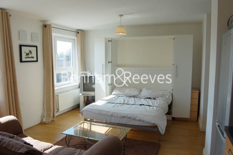 Studio flat to rent in Tarragon Court, Ilford, IG1-image 4