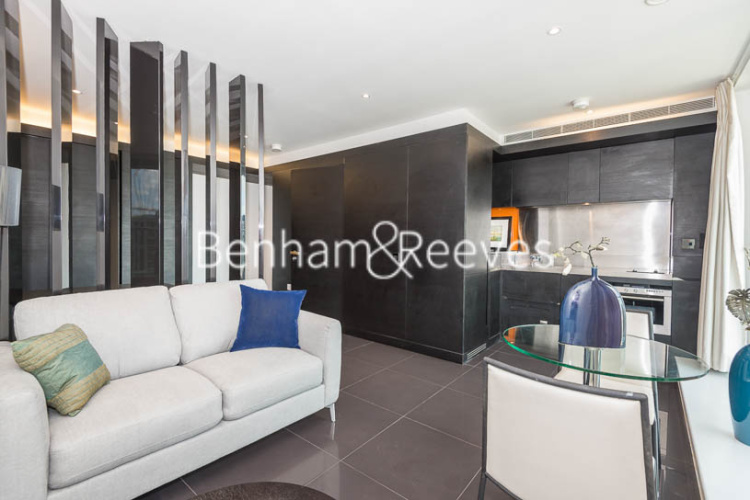 Studio flat to rent in Pan Peninsula West, Canary Wharf, E14-image 1