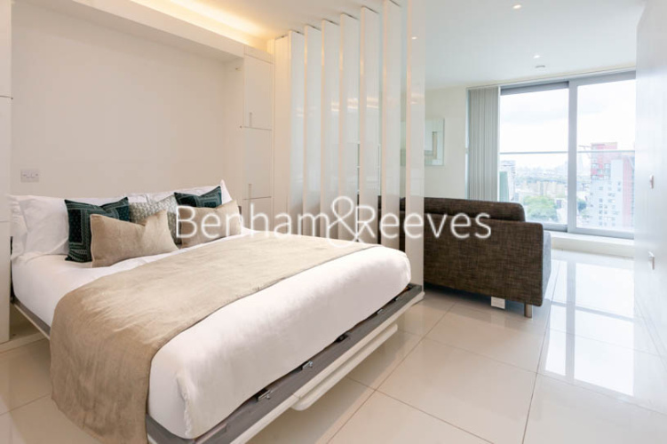 Studio flat to rent in Pan Peninsula Square, Canary Wharf, E14-image 3