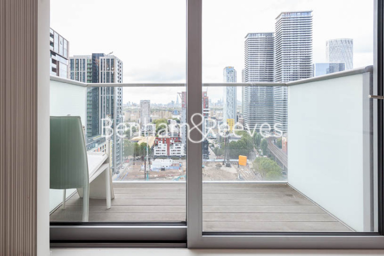 Studio flat to rent in Pan Peninsula Square, Canary Wharf, E14-image 5