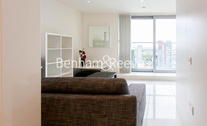 Studio flat to rent in Pan Peninsula Square, Canary Wharf, E14-image 9