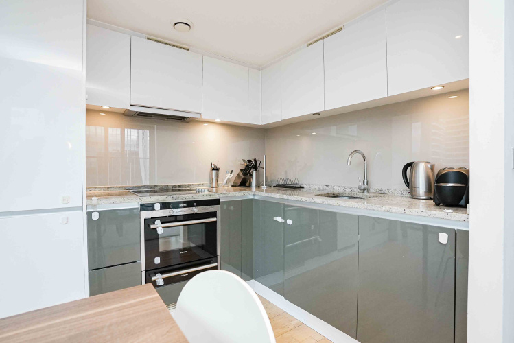 2  bedrooms flat to rent in Landmark east tower, Marsh wall, E14-image 2
