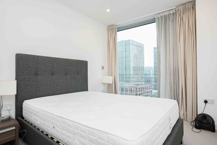 2  bedrooms flat to rent in Landmark east tower, Marsh wall, E14-image 3