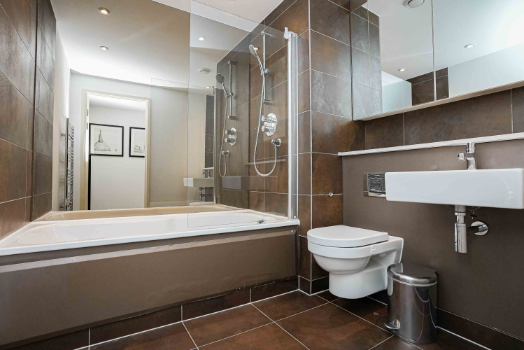 2  bedrooms flat to rent in Landmark east tower, Marsh wall, E14-image 4